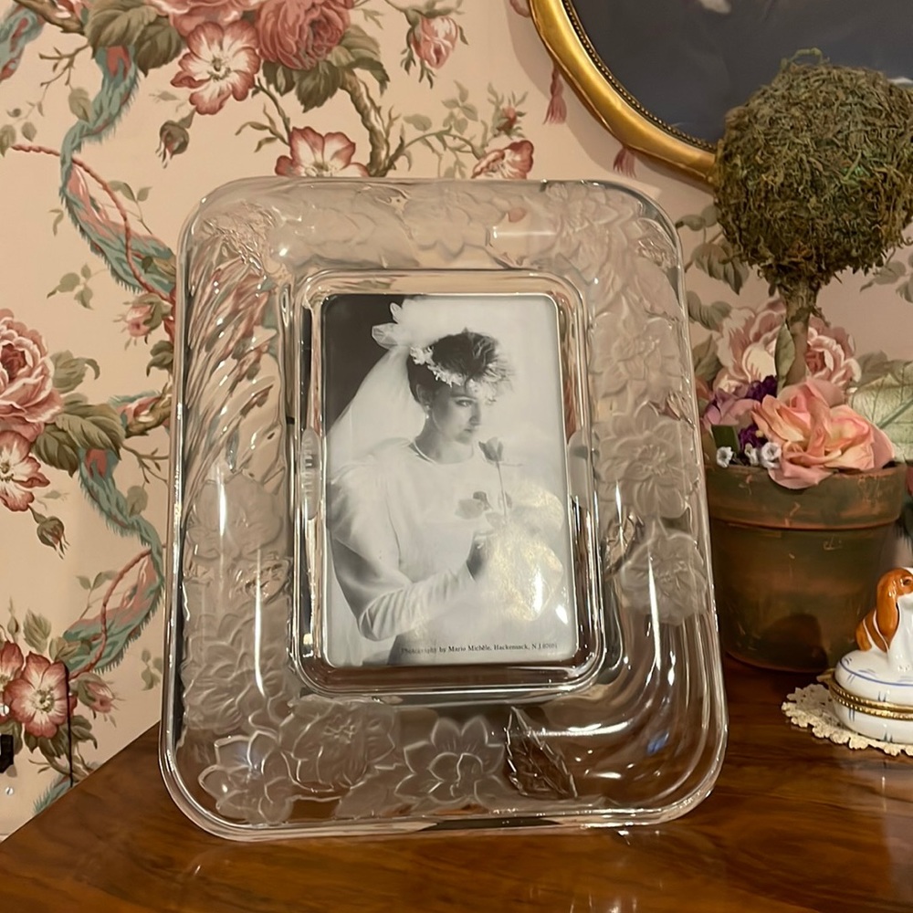 Leaded crystal easel style frame.